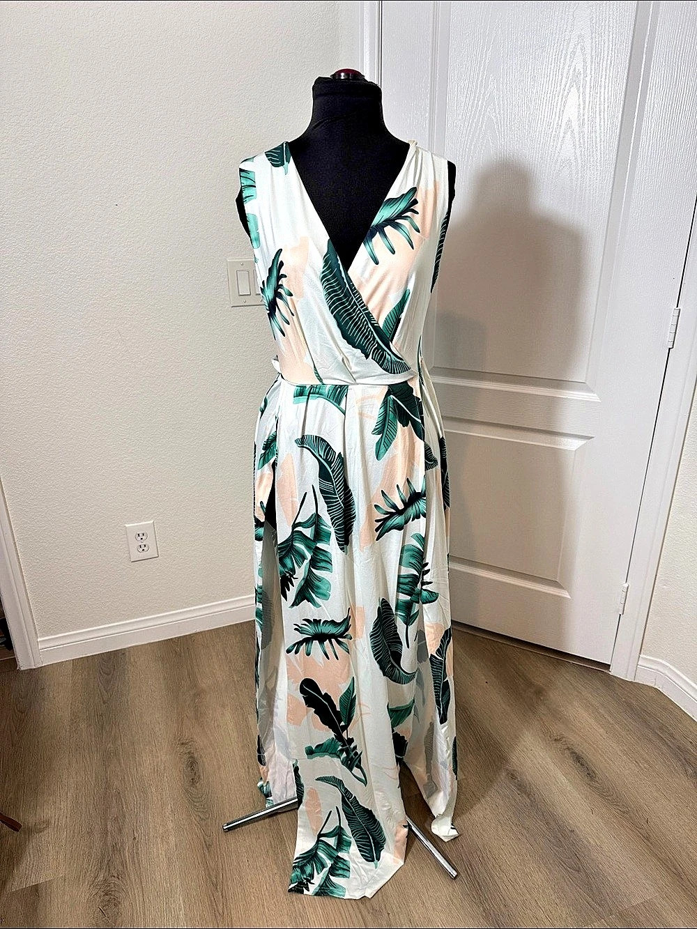 Tropical Floral Maxi Dress in White & Green Like New
